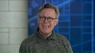 Alex Jennings, of Netflix’s ‘The Crown,’ explains to WGN anchor how he does a Chicago accent video