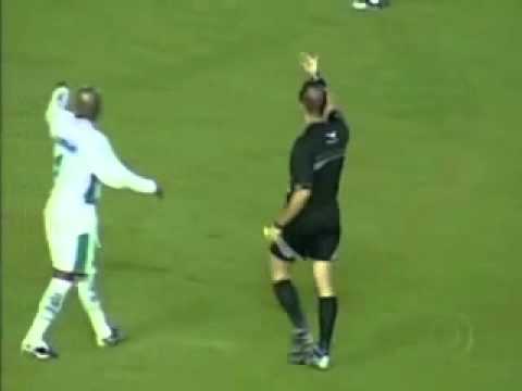 Gama 0x0 Bahia - Arbitro esquece cartões no vestiário