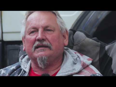 Wortpiratin rot-weiß: Mara Braun trifft Besitzer des Kloppomobil