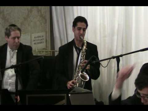 Shloime Taussig Sings Kol Hamesameach, Od yishoma, Halayla, And Im Atem With Evanal Orchestra.mp4