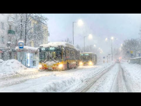 Śnieżyca w Warszawie ulice, chodniki i całe miasto zasypane śniegiem 31 grudnia 2025 / cz.1