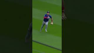 Shohei Ohtani was amused by Ryan Ward's sliding grab ????