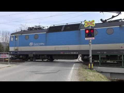 Železniční přejezd Vikýřovice u penzionu (trať 291) - 18.3.2023 / Czech railroad crossing