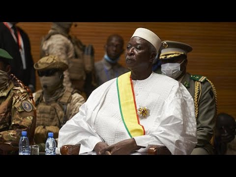 استقالة الرئيس ورئيس الحكومة الانتقاليين في مالي