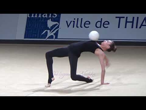 Viktoria MAZUR (UKR) ball - 2016 Thiais trainings