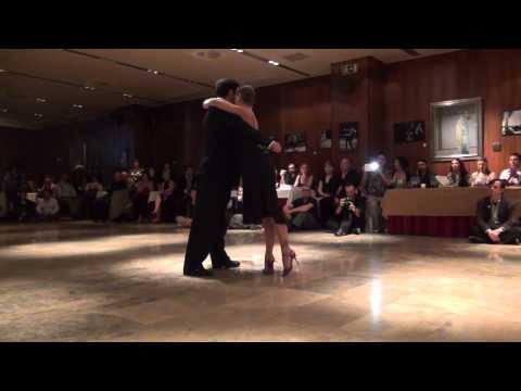 Sebastian Arce y Mariana Montes-Esta noche de luna-Txulitango 2012.m2ts