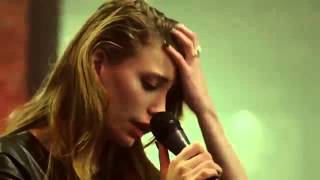 Download lagu Serenay Sarıkaya'nın Sesinden İsyan Şarkısı mp3