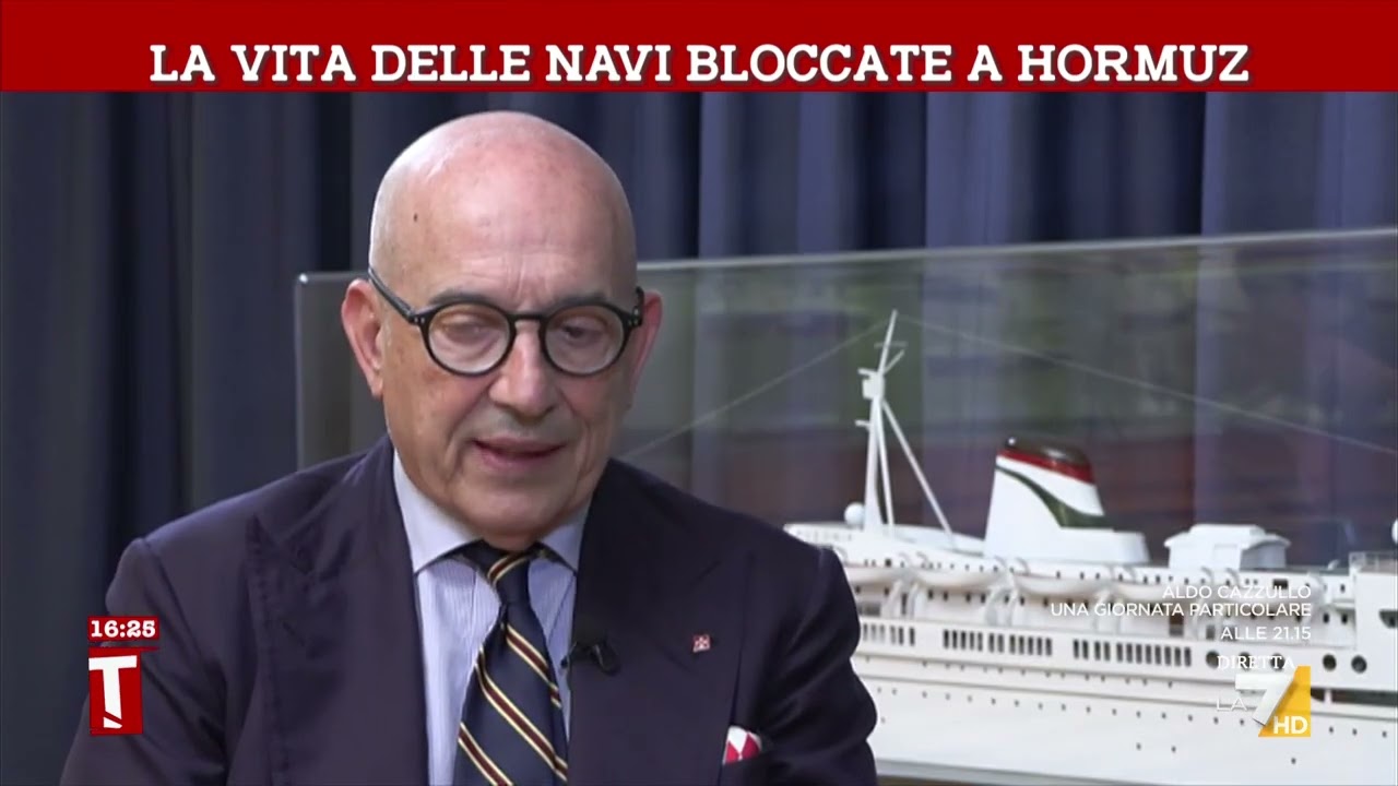 La vita delle navi bloccate a Hormuz