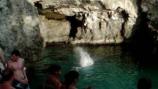 preview picture of video '11 cliff diving at ricks cafe in jamaica 35ft jump'