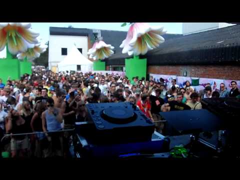 The Nitwits @ Tomorrowland 2010 (I-Witness & The Nitrous)