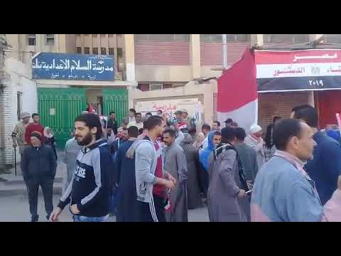 توافد المواطنين للإدلاء بأصواتهم على التعديلات الدستورية