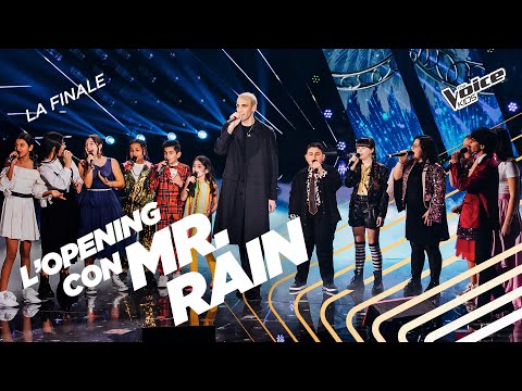 Mr. Rain canta “Supereroi” con i concorrenti di The Voice Italy Kids | Finale