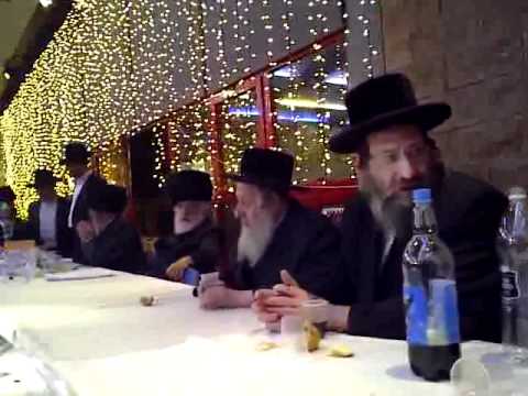 Naroler Rebbe Condocting A tish by a weddingVID-20101227-00021.3GP