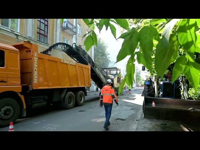 Продолжается ремонт дорог и тротуаров в Твери
