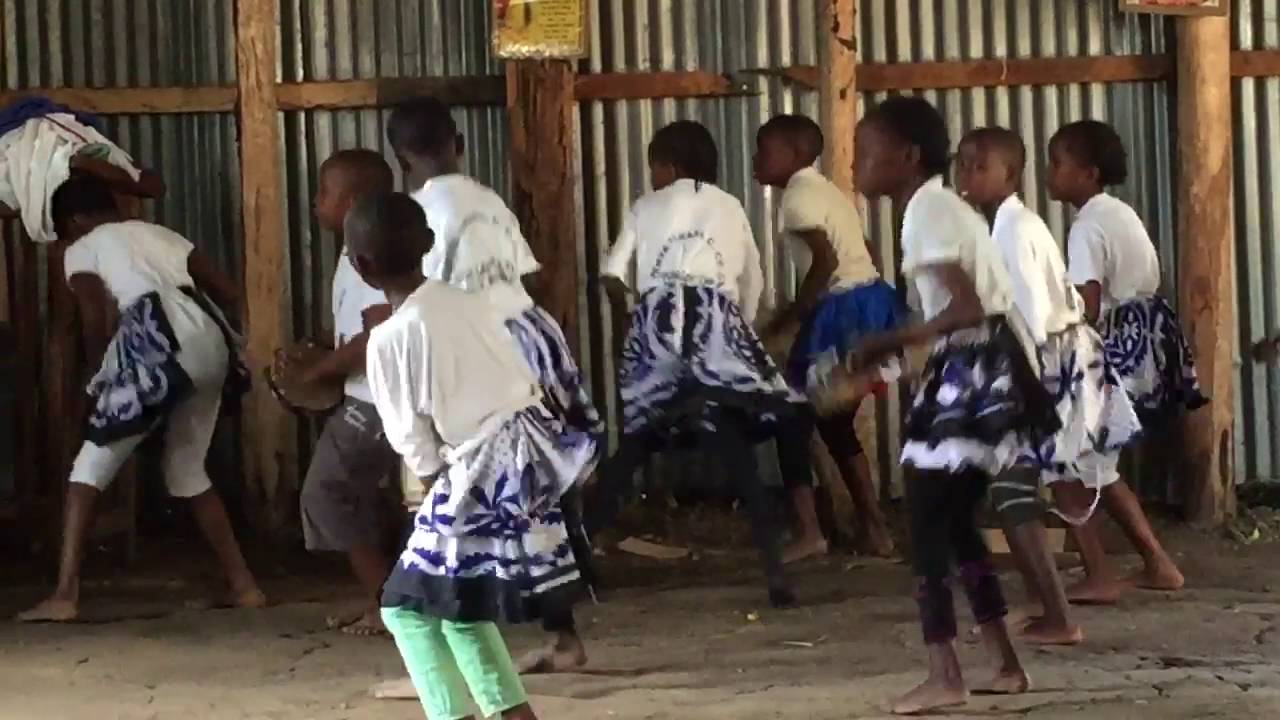 Grupo de danza filipense en Machakos