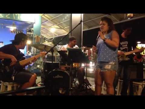 Give me one reason-Tracy Chapman Cover. By Tenety Blues Band Feat.Off The Keng @Cour' de Cafè