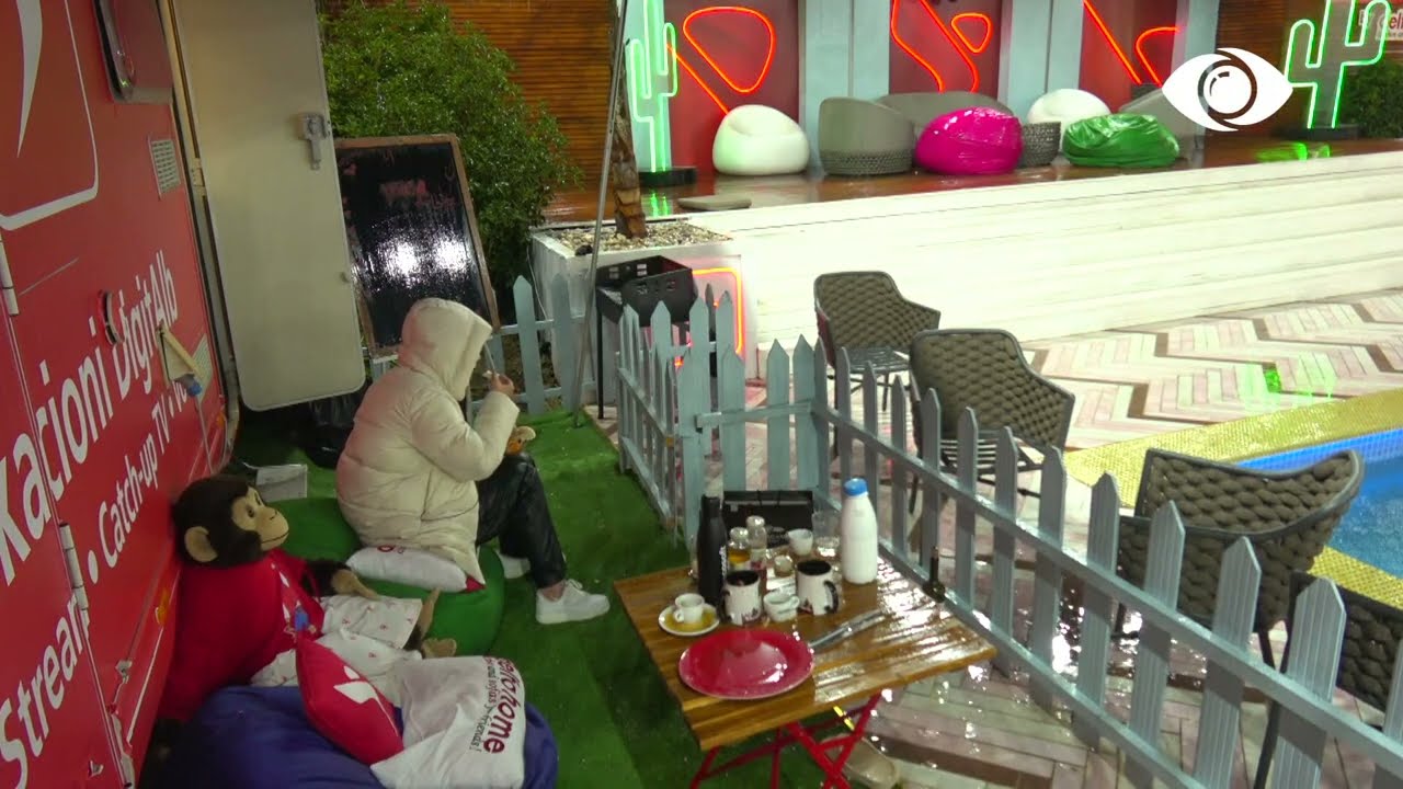 Është përpjekur të manipulojë/Efi bisedon me Mikelën