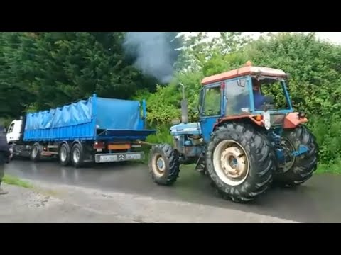 RESCATE DE CAMION CON UN TRACTOR 4X4 🚜💪 🚛 Tractor Pulling out stuck Truck