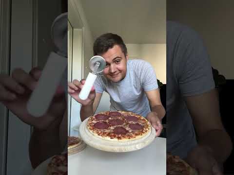 Habt ihr das Ergebnis erwartet? 🥹 Wie schneidet ihr eure Pizza?🍕 #pizza #schneiden #schere #shorts