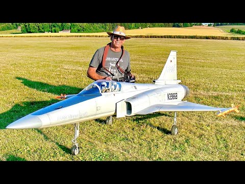 RC JET MODEL F-20 TIGERSHARK / STUNNING RC SCALE MODEL TURBINE JET / FLIGHT DEMONSTRATION