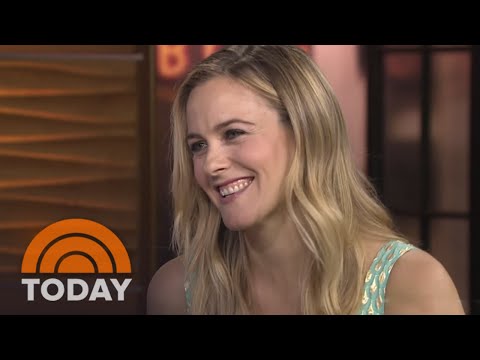 , title : 'Alicia Silverstone Reflects On "Clueless" Success | TODAY'