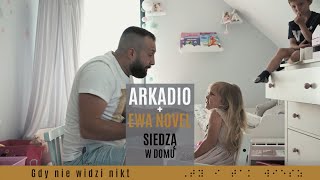 Kadr z teledysku Siedzą w domu tekst piosenki Arkadio + Ewa Novel