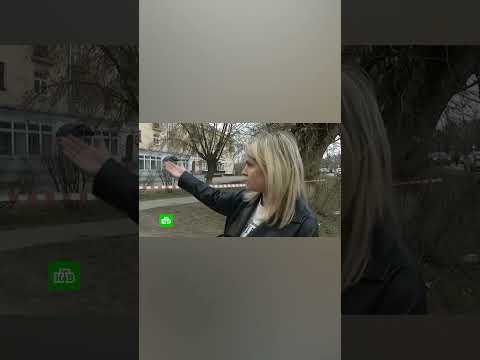 Жители дома, которые не раз жаловались на его состояние, сняли начало обрушения одного из подъездов.