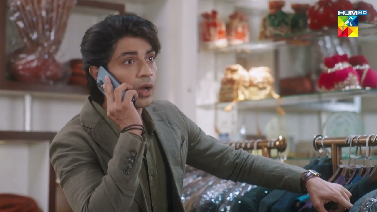 Phupho Ka Kaam Hai Aag Lagana...!! - HUM TV