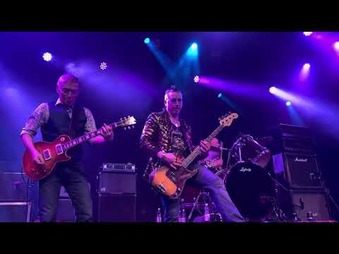 Roadrunner - Black Devils feat. Janne Louhivuori / Ile Kallio.