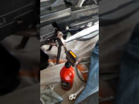 changing oil on 1978 garelli moped by David Duarte