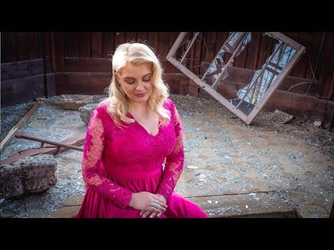 Jana BASTIEN - Nothing Breaks Like A Heart (Official Cover Video)