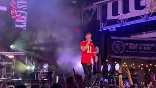 Brett Young Reason To Stay