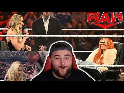 BECKY LYNCH & TRISH STRATUS CONTRACT SIGNING REACTION!