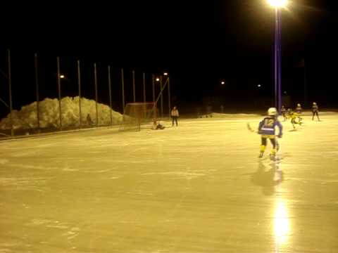 Straffräddning i bandy.