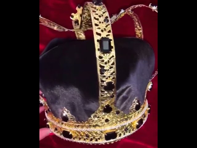 Vídeo relacionado con Royal King Crown - Coronas de metal para hombre, tiaras de príncipe redondas completas para Navidad/boda/graduación/concurso/fiesta de cumpleaños/fotografía, Medio, Metal, Cristal