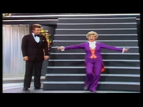 Marika Rökk in Treffpunkt Herz ZDF-Gala live aus Köln @ 1975