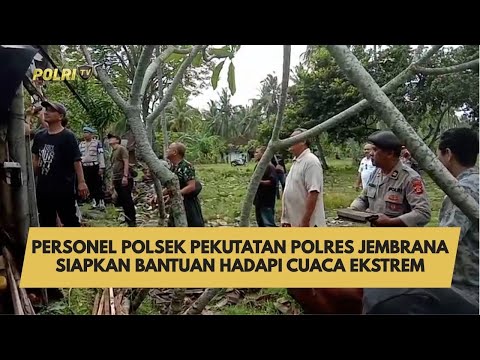 PERSONEL POLSEK PEKUTATAN POLRES JEMBRANA SIAPKAN BANTUAN HADAPI CUACA EKSTREM