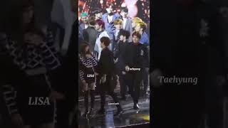 Download lagu Taehyung & Lisa cute interaction in SMA 2018 😍☺️💘 || laxmi edit ||#taehyung #lisa #taelice#blackpink mp3