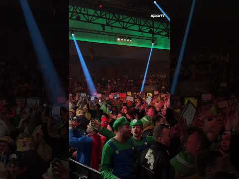 Wie süß freut sich BVB-Star Maxi Beier bitte über diesen Walk-On? 😍