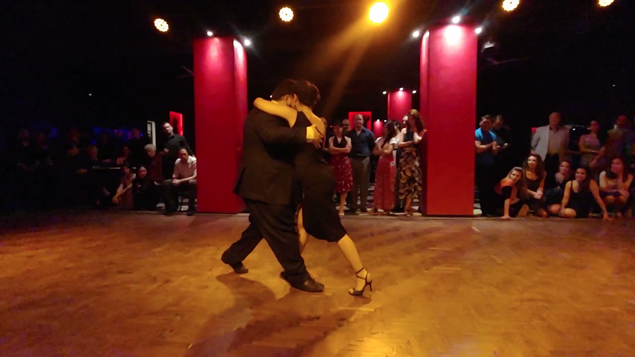 Video thumbnail for Buda Rodríguez y Mora Idil Ceyhan - La Vida es Corta (Tanturi)- La del Centro 15/dic/2021 -2/3