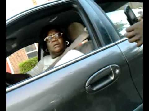 CkaNdY ladY bee tRiPPen.