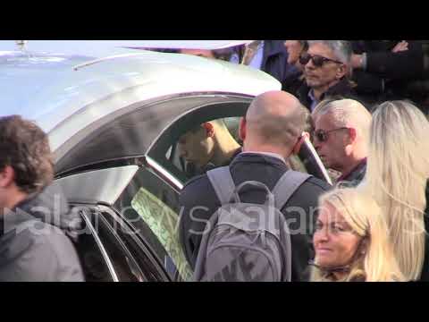 Omicidio Sacchi, il funerale: rose bianche per l'ultimo saluto a Luca