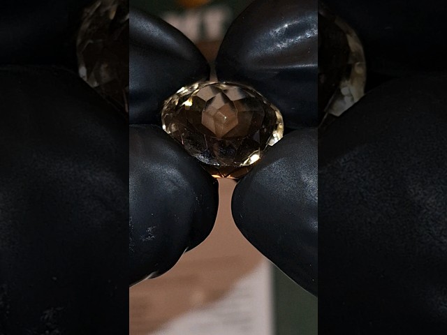 حجر سموكي كوارتز طبيعي قص رائع مفحوص و موثق بشهادة...