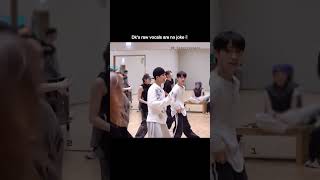 Download lagu Everyone is amazed by #Dk’s live singing 🎶🗿#seventeen #bss #shortsfeed #ytshorts #dokyeom #도겸 #fyp mp3