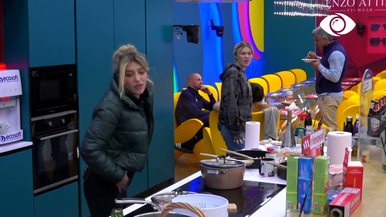 Nuk është normale, Keisi dhe Foti, ankesa për papastërtinë në kuzhinë