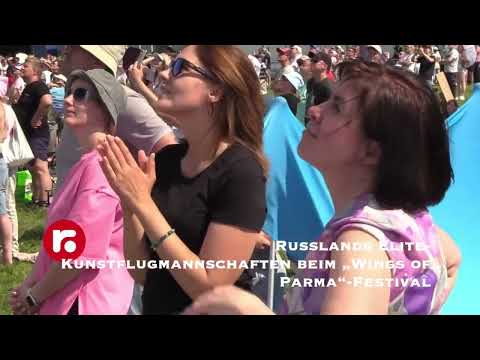 Russlands Elite Kunstflugmannschaften beim „Wings of Parma“ Festival