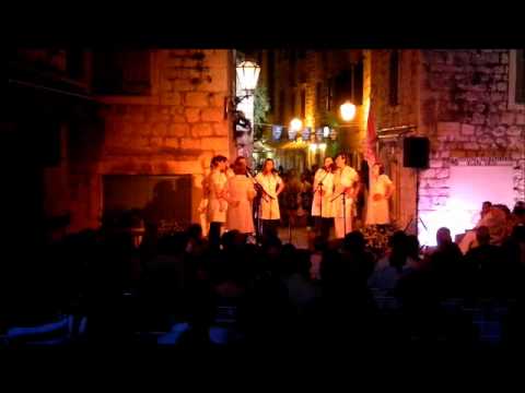 FDK Omiš 2011 - ž. klapa KOLAPJANKE - Jesi majko mlada bila.wmv