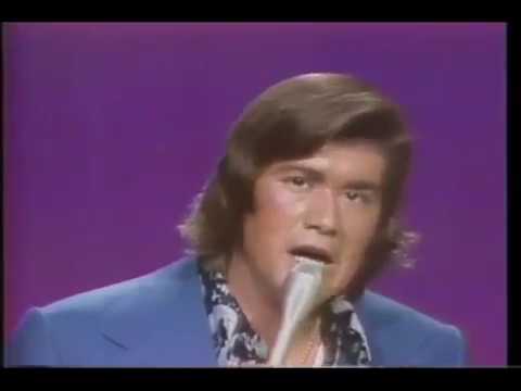 Wayne Newton Can't You Hear The Song and Daddy Don't You Walk So Fast 1972 live