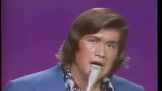Wayne Newton Can&#39;t You Hear The Song and Daddy Don&#39;t You Walk So Fast 1972 live