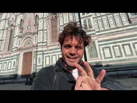 Perchè sul duomo di firenze c'è un angelo che fa un gestaccio ?